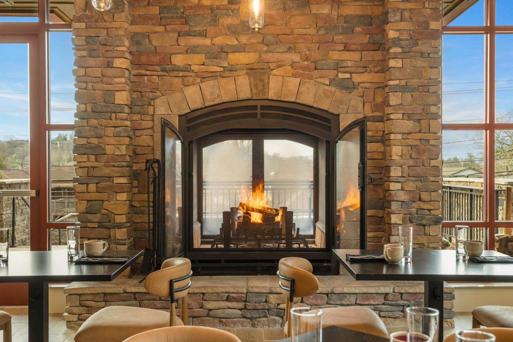 The Embers Hotel 布洛英罗克山 外观 照片