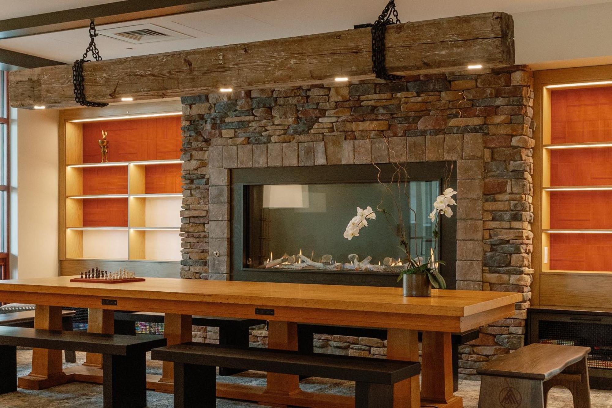 The Embers Hotel 布洛英罗克山 外观 照片